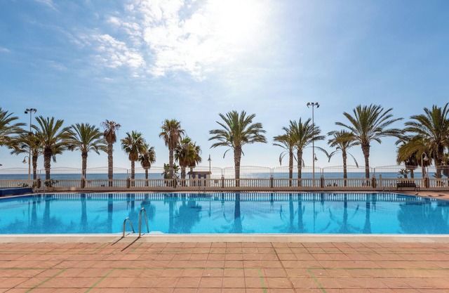 Holiday Apartment 60 metres from the Beach with Sea Views, Terrace, A/C & Wi-Fi