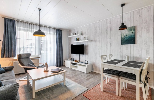 Holiday Apartment Silbermöwe with Balcony and Wi-Fi