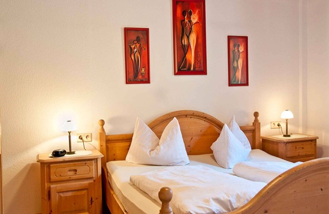 Holiday Apartment 'Apfelblüte' with Mountain View, Shared Pool and Wi-Fi