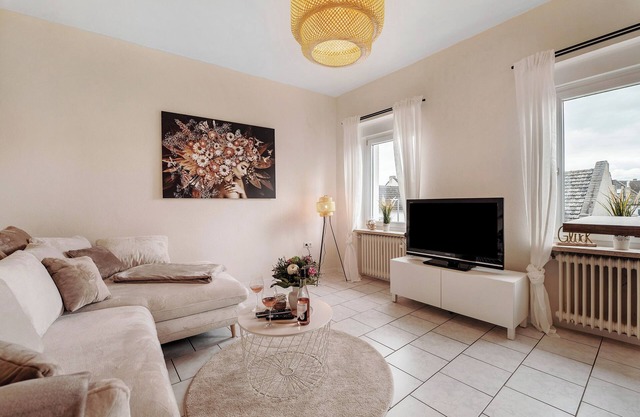 Holiday Apartment 'Auszeit Am Schloss' with Shared Garden and Wi-Fi