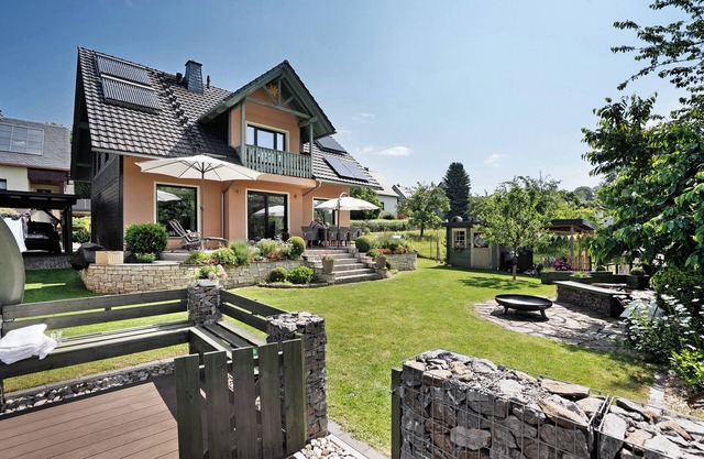 Holiday Apartment Arzgebirg with Whirlpool, Private Terrace, Treehouse for Children