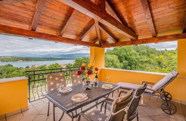 Holiday apartment Dobrinj for 2 - 5 persons with 2 bedrooms - Holiday house