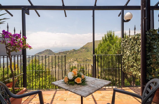 Holiday Apartment 'Garden Cottage I Dammusi - Limoni' with Mountain View, Shared Pool & Wi-Fi