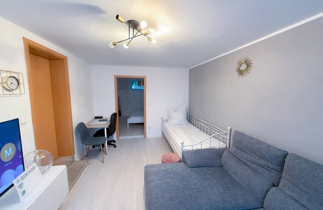 Holiday Apartment 'Knittlingen' Dishwasher, Washing Machine, FREE Wifi, Private Parking