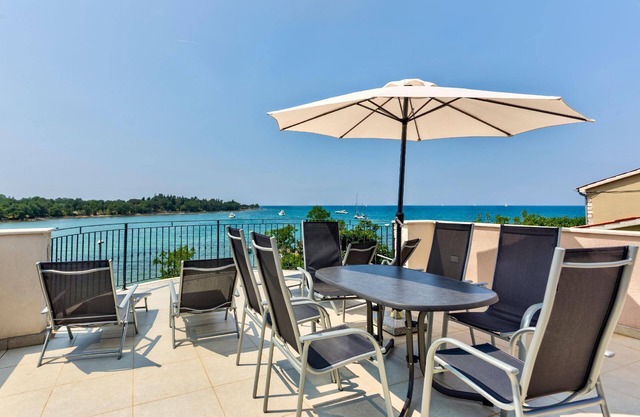 Holiday apartment Lovrecica for 1 - 5 persons with 3 bedrooms - Holiday apartment