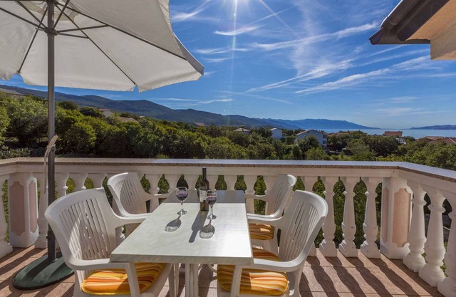 Holiday apartment mit Balkon und Meerblick