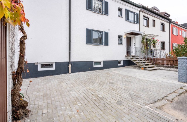 Holiday Apartment 'Munich Hideaway' with Private Garden and Balcony