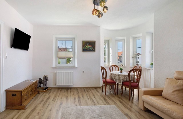 Holiday Apartment 'Romantika - Fewo Og Rechts' with Shared Garden, Balcony and Wi-Fi