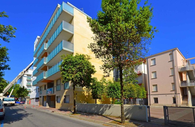 Holiday apartment with internet, air conditioning and close to the beach