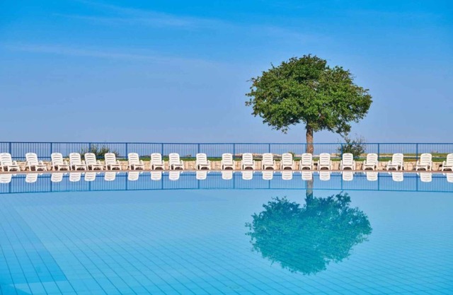 Holiday apartment with outpool