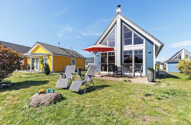 Holiday Home 'Annes Bootshaus' with Lake View, Private Terrace and Wi-Fi