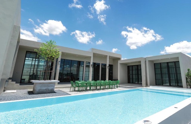 holiday fever x the pool