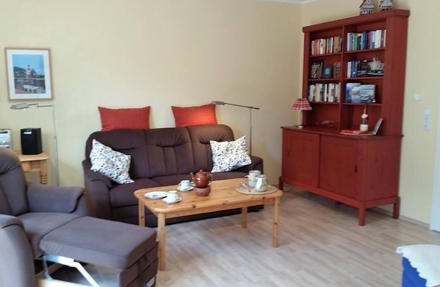 Holiday flat Ilka in Warwerort Büsum with garden