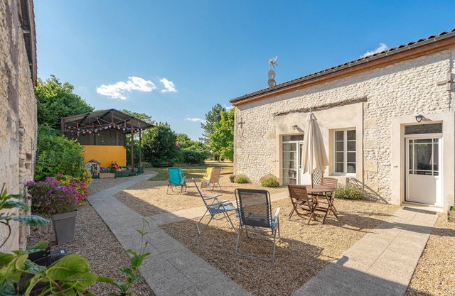 Holiday Home 'Myosotis' with Shared Pool, Private Terrace and Wi-Fi
