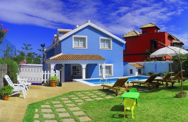 HOLIDAY HOME "EL MAR" - Nice villa with swimming pool & garden