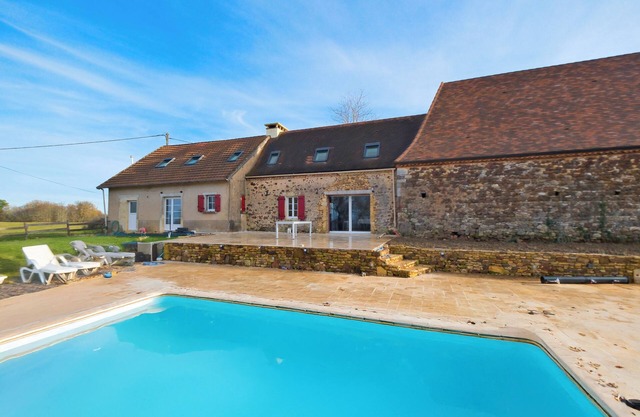 Holiday Home "De L’Egal" – 10 People with Private Pool, Air Conditioning and Périgord Charm