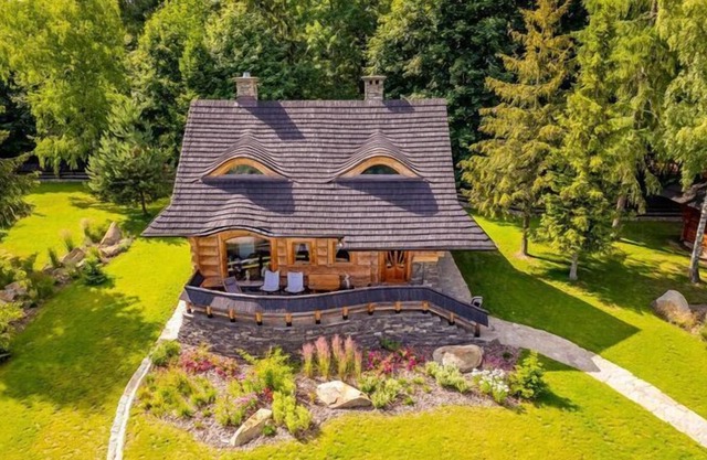 Holiday highlander cottage with fireplace, Zawadka