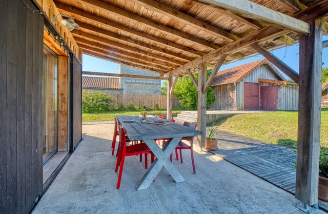Holiday Home 'L’Ancien Séchoir' with Private Terrace, Private Garden and Wi-Fi