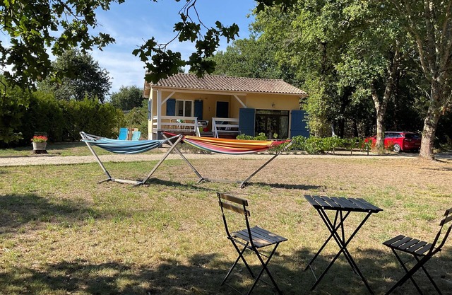 Holiday home in a rural setting near the sea and the Gironde. Internet/Wifi