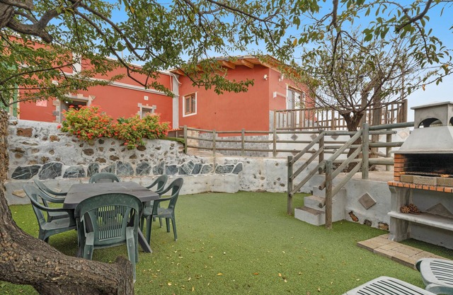 Holiday Home 'Casa Rural Meridiano' with Sea View, Wi-Fi and Air Conditioning