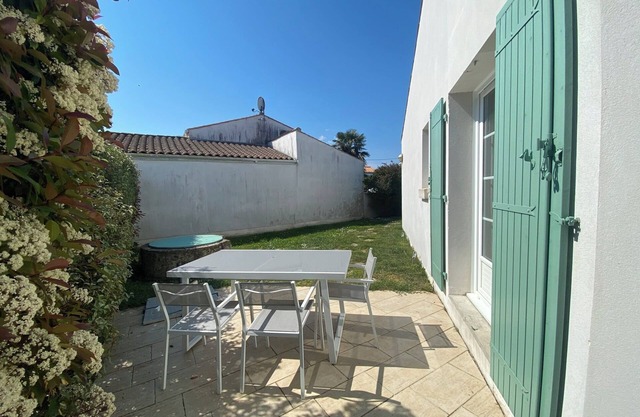 Holiday Home 'Vacances Au Château D'Oléron' with Private Terrace and Wi-Fi