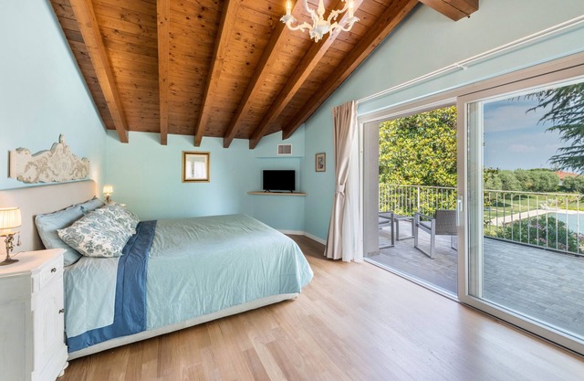 Holiday Home 'Abaye 3 Chianti Charm' with Lake View, Wi-Fi and Air Conditioning