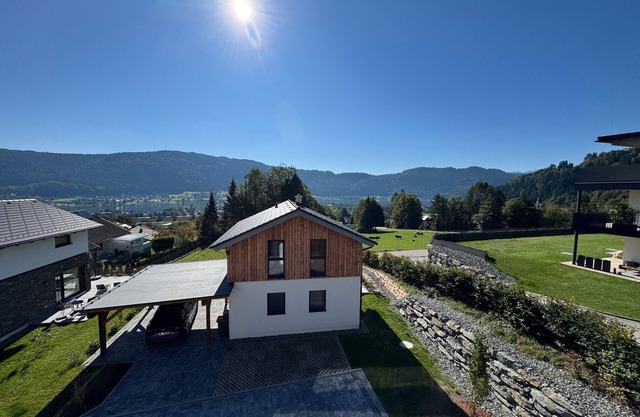 Holiday Home 'Almrausch' with Lake View, Private Terrace and Wi-Fi