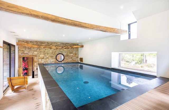 Holiday Home 'Avec Piscine-Cap Sizun' with Private Terrace, Private Garden and Wi-Fi