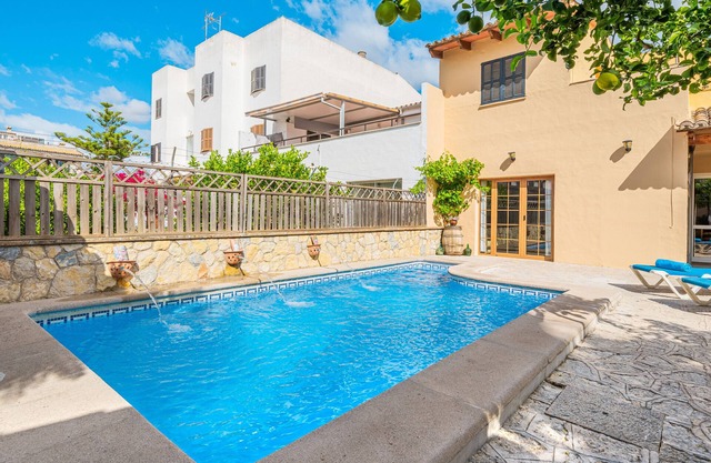 Holiday Home "C'an Crespí" with Private Pool & Wi-Fi