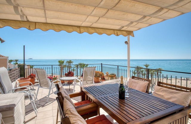 Holiday Home 'Casa Amarilla Del Mar P3y4' with Sea View, Wi-Fi and Air Conditioning