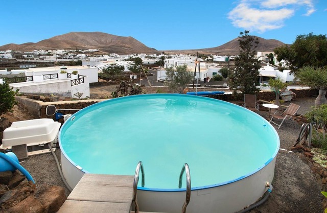 Holiday Home Casa Caldereta with Mountain View, Pool, Wi-Fi & Terrace