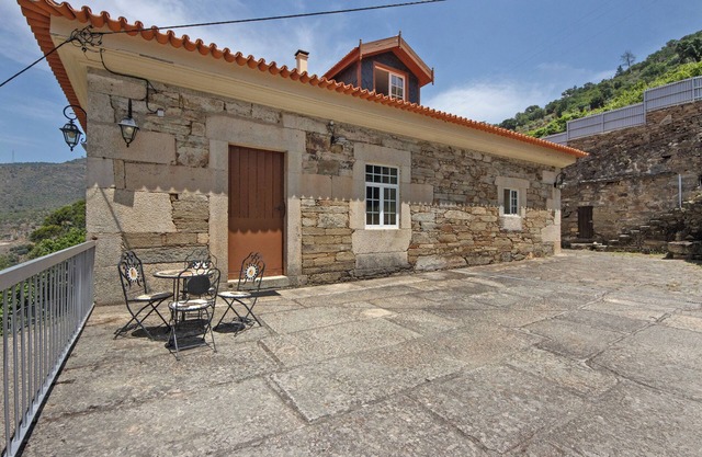 Holiday Home 'Casa Do Riacho - Douro' with Mountain View, Private Terrace and Wi-Fi