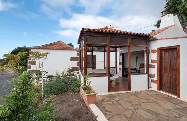 Holiday Home 'Casa El Café' with Sea View, Private Terrace and Wi-Fi