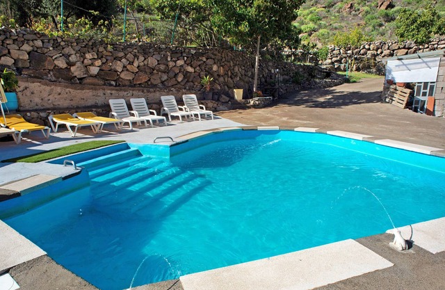 Holiday Home "Casa Mango" with Mountain View, Pool & Wi-Fi