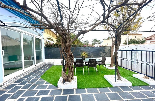 Holiday Home 'Casa Marítima' with Private Terrace, Wi-Fi and Air Conditioning