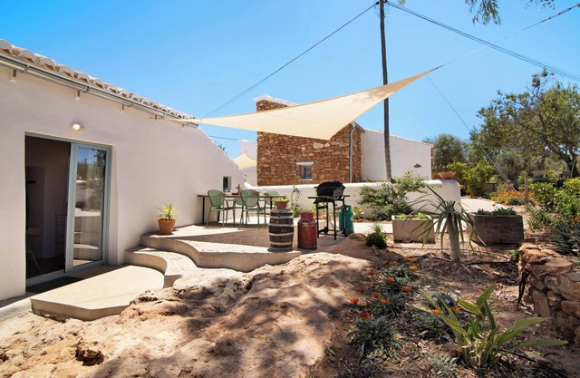 Holiday Home Casa Burro with Mountain View, Shared Pool, Garden & Wi-Fi