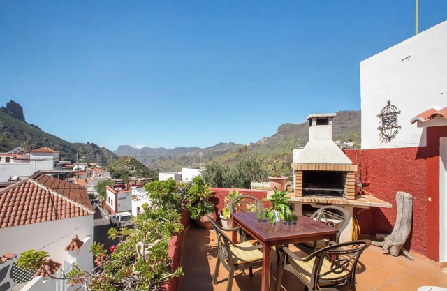 Holiday Home “Casa Rural Serafín” with Mountain View, Wi-Fi & Terrace