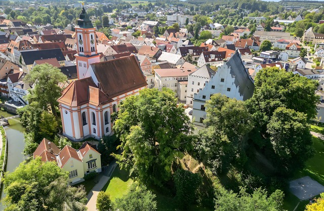 Holiday Home 'Living In A Park - The Park Lodge' with Private Terrace and Wi-Fi