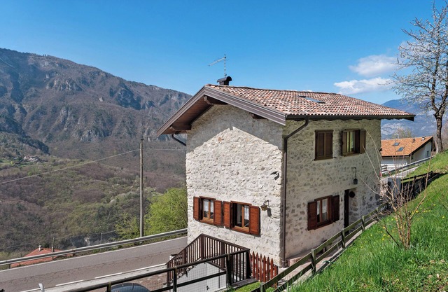 Holiday Home 'Della Melania' with Mountain View and Pool