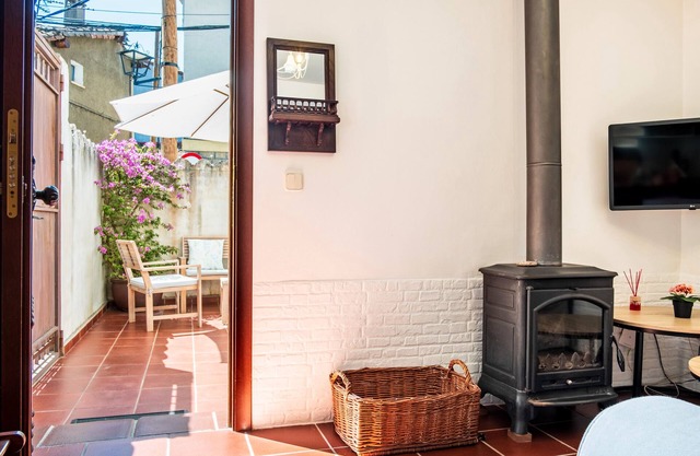 Holiday Home 'El Cabildo' with Private Patio and Wi-Fi