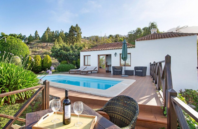 Holiday Home 'El Lomito' with Sea View, Wi-Fi and Air Conditioning