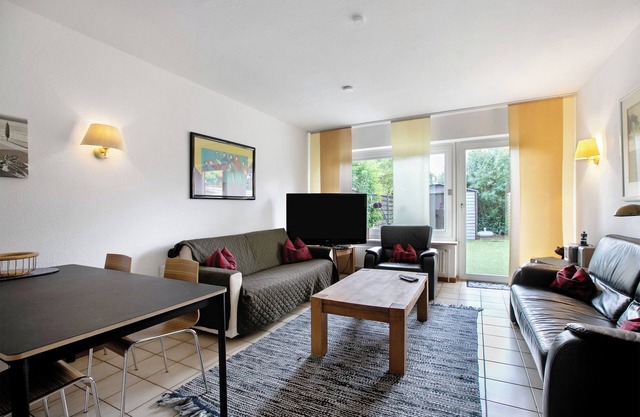 Holiday Home "Für 7 Gäste Sylt" with Private Garden & Wi-Fi