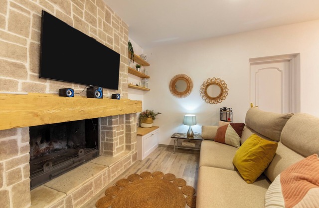 Holiday Home 'Finca Pequeñas Estrellas' with Mountain View, Wi-Fi and Air Conditioning