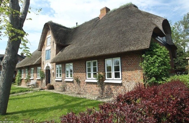 Holiday home for 5 guests with 101m² in Oldsum (106459)