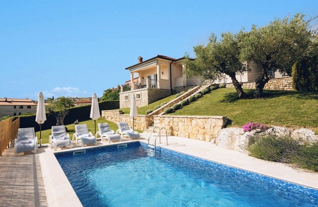 Holiday home for 5 with private pool in Vižinada
