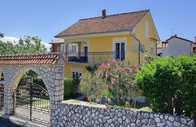 Holiday home in center of Šilo near beach