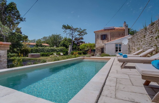 Holiday Home in Osor near Sandy Beach