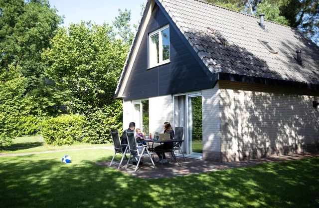 Holiday Home in Scherpenzeel near Nature Park