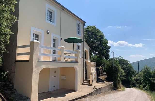 Holiday Home 'La Reguergue' with Mountain View, Private Terrace and Wi-Fi