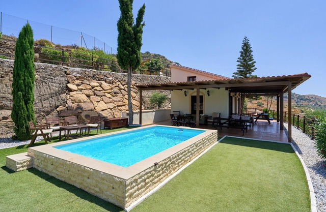 Holiday Home 'La Casita De Mama' with Sea Views, Wi-Fi and Air Conditioning